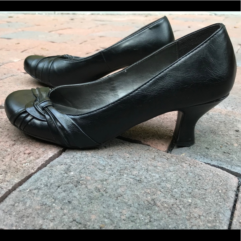 Black Pumps comfortable low heel size 7